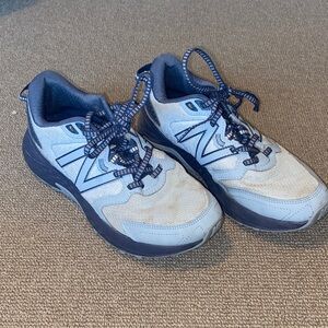 New Balance 410 Trail Blue and Gray Athletic Shoes sz 8.5 women’s